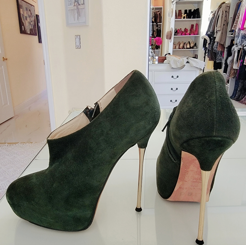 895 Brian Atwood Forest Green Suede Ankle Boots